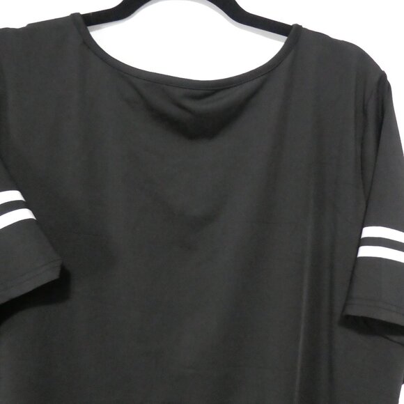 SHEIN - Curve | 2XL | Black Short Sleeve Top With White Stripes and Zipper - Picture 10 of 13